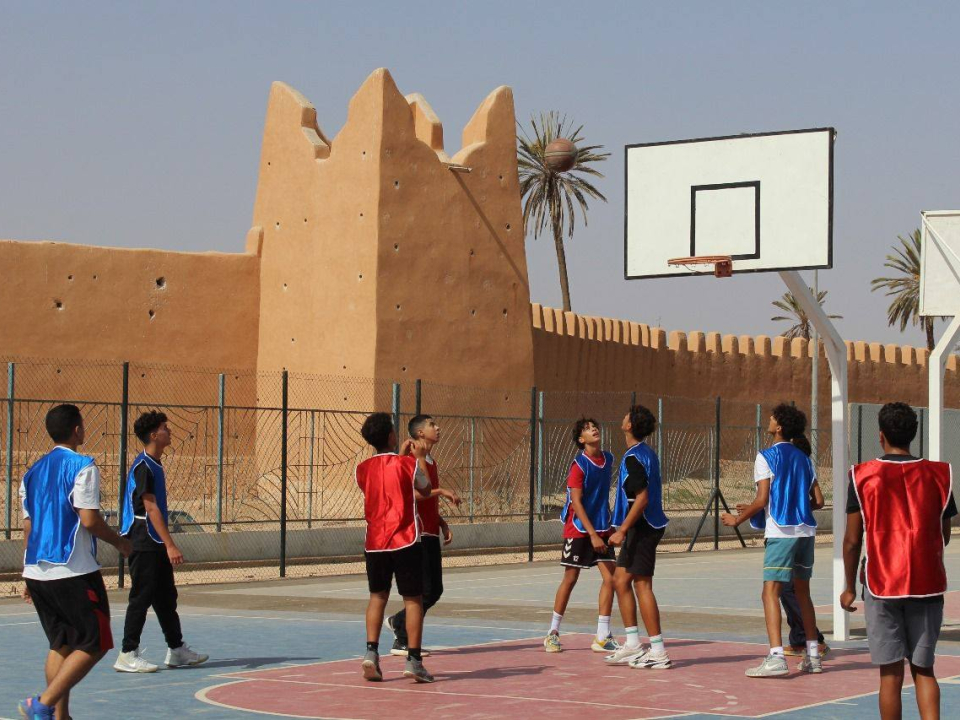 دوريً في كرة السلة بملاعب باب تارگا، تحت شعار: "كرة السلة.. رياضة وقيم". دوريً في كرة السلة بملاعب باب تارگا، تحت شعار: "كرة السلة.. رياضة وقيم".