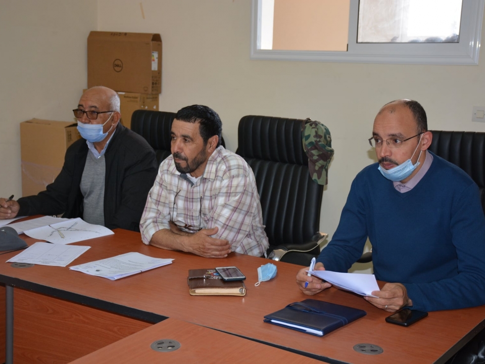عقدت لجنة لجنة المرافق العمومية والخدمات برئاسة السيد الطيب نافعي